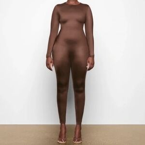 Skims All-in-one Shine Crew Neck One-piece Shine Jumpsuit Cocoa Size 4X